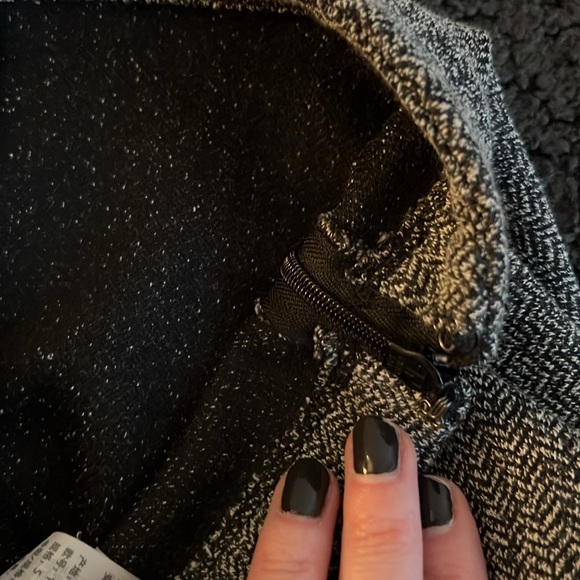 Abercrombie & Fitch | High-Rise Skater Skirt - Picture 5 of 5